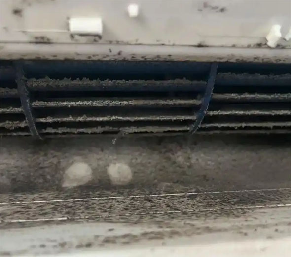 东至空调吹的风有股烧焦味是怎么回事